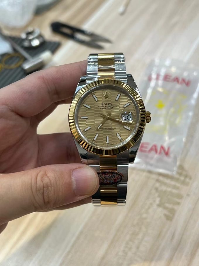 Clean Factory Watches Rolex DateJust 41mm m126333 0021 Yellow Gold Motif Dial Oyster Bracelet 3235 Movement 01