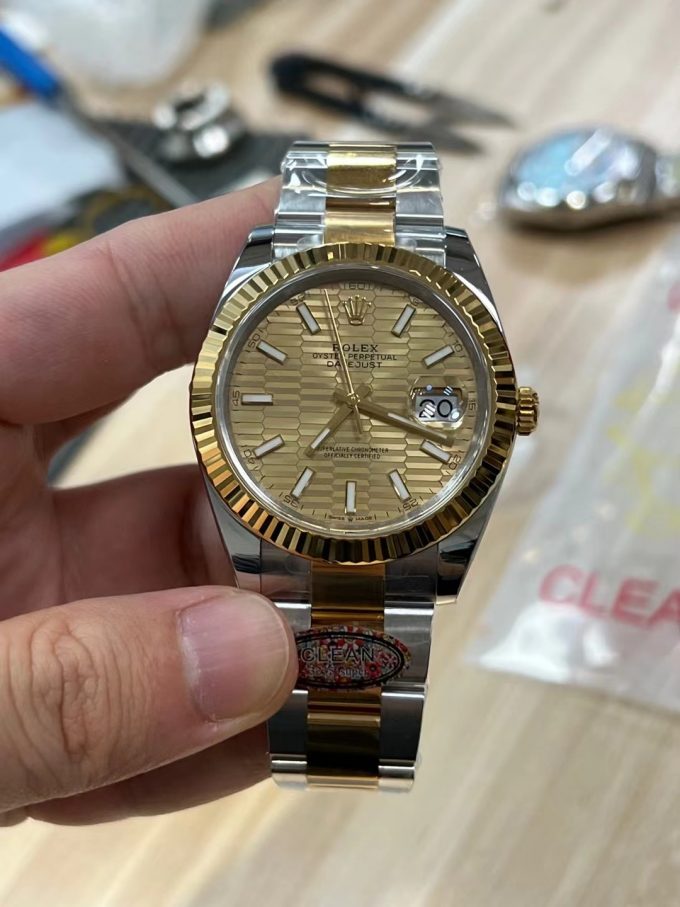 Clean Factory Watches Rolex DateJust 41mm m126333 0021 Yellow Gold Motif Dial Oyster Bracelet 3235 Movement 02